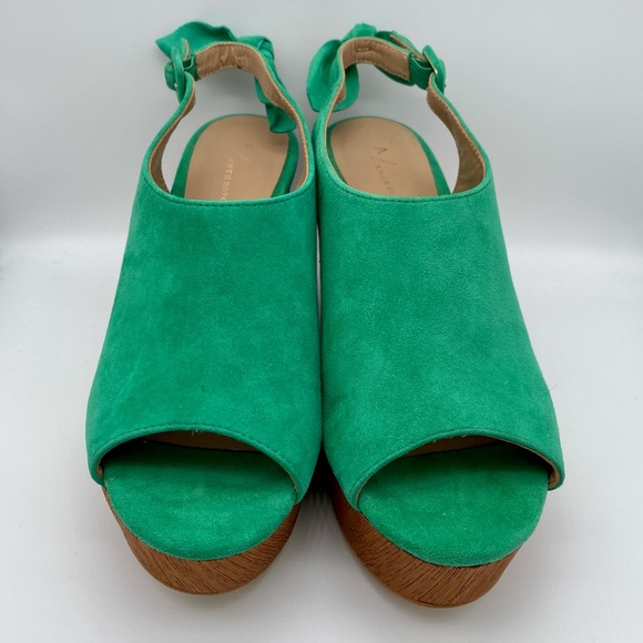 ANTHROPOLOGIE Bow-Back Wooden Wedge Sandals Sz 7 - Picture 2 of 9